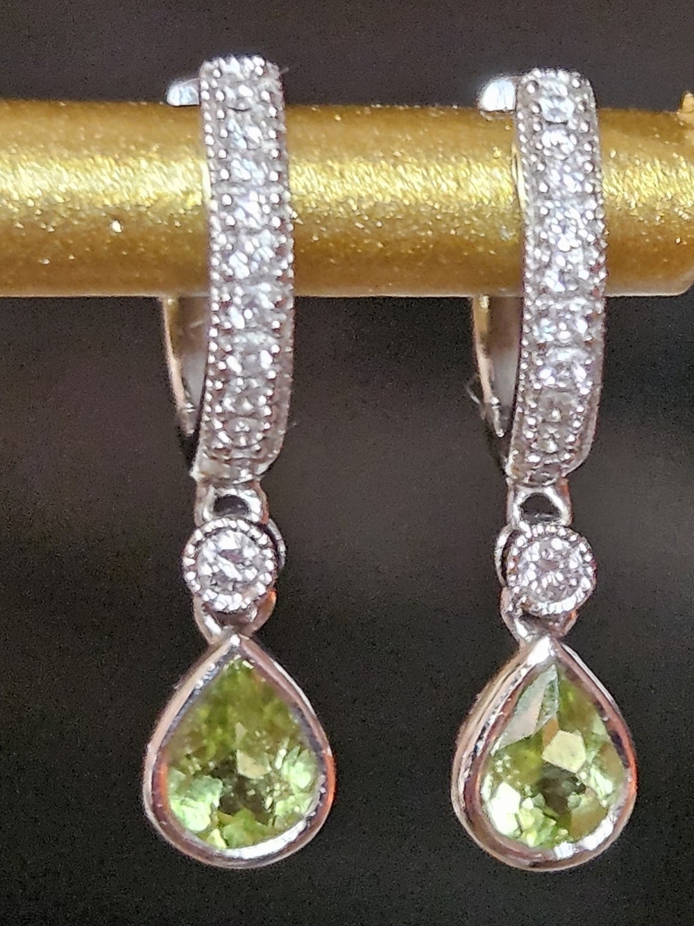18k White Gold Peridot And White Diamonds Dangling Earrings